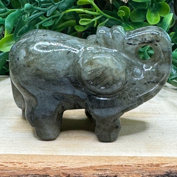 Labarodite Crystal Elephant Carving - Picture 2 of 9
